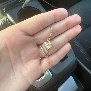 Elegant 14k Gold Clover Pendant Bracelet